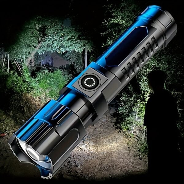 Rechargeable flashlight with telescopic zoom